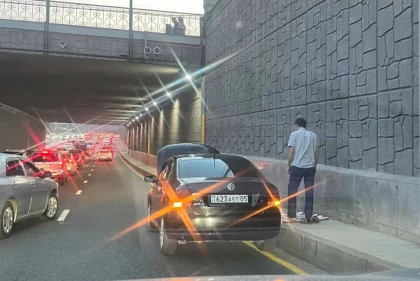 Жол үстінде намаз оқуға тыйым салынады – Имам