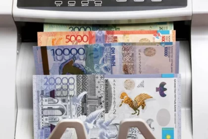 Бірінші орында Өзбекстан: Бір айда Қазақстаннан шетелдерге 64,7 миллиард теңге ақша аударылған