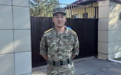 Оқуын келесі жылы жалғастырады: Назарбаев университетіне шақырту алса да әскерге күштеп әкетілген жігіт ант қабылдады