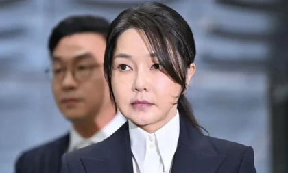 Оңтүстік Кореяның экс-президентінің әйеліне жемқорлық және парақорлық бойынша ресми түрде айып тағылды