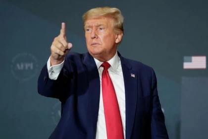 Трамп Бейжіңдегі әскери парадтан кейін Ресей, Қытай және Солтүстік Кореяны астыртын қастандық жоспарлап жатыр деп айыптады