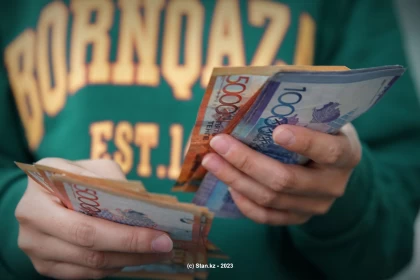 Қазақстандық әйелдердің жүктілік бойынша жәрдемақысы кешігіп жатқанына шағымданды: Еңбек министрлігі жағдайды түсіндірді