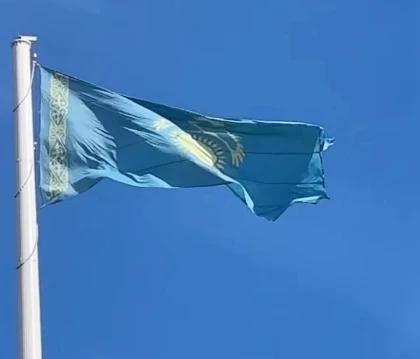 Атырауда басты тұғырда мемлекеттік ту теріс ілініп, тұрғындардың ашуына тиді