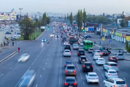 Қазақстанда ата-аналар үшін жұмыс уақытын бір сағат қысқарту ұсынылды
