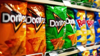 Жасанды интеллект оқушының қолындағы "чипсы" қаптамасын қару деп ойлап, полиция шақырған