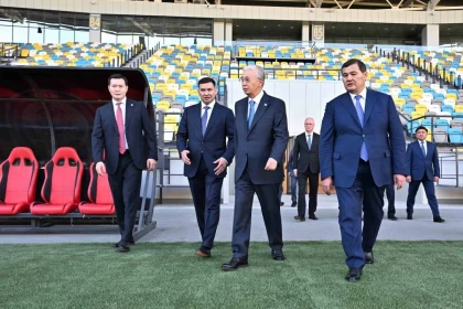 Президент Қызылордадағы жаңа футбол стадионын аралады