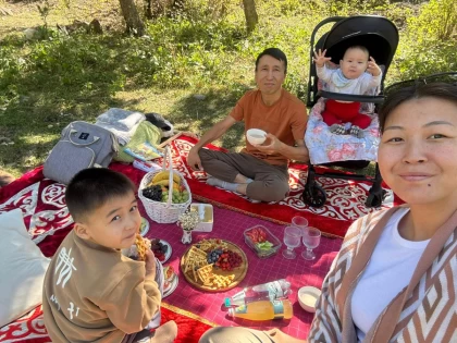 "Көпбалалы болуды романтизацияламаймын": Талдықорғандық келіншек төрт баланы өсірудің қуанышы мен жауапкершілігін айтты