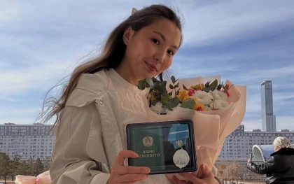 Астанада 26 жастағы әйел алты баланың анасы атанып, "Күміс алқаға" ие болды