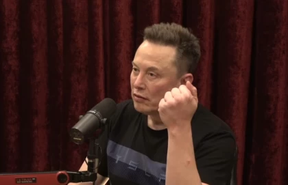 Илон Маск 5 жылдың ішінде смартфондардың жойылатынын болжады