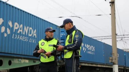 Астанада кәмелетке толмаған балалар жүк пойызының вагонға шығып, 70 км жолды жүріп өткен