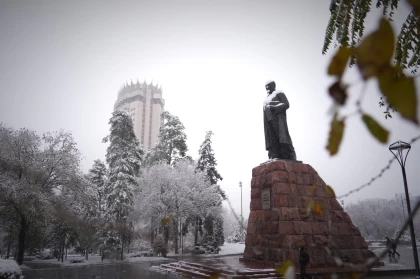 Алматы ақ көрпеге оранды: Фоторепортаж