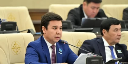 "Менің ұлым, мұны жасырмаймын": Депутат Қырықбаев тоқалы мен некесіз баласы туралы сыбыстарға жауап берді