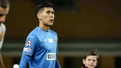 Темірлан Анарбековтың қолтаңбасы қойылған доп аукционда 12 миллион теңгеге сатылды