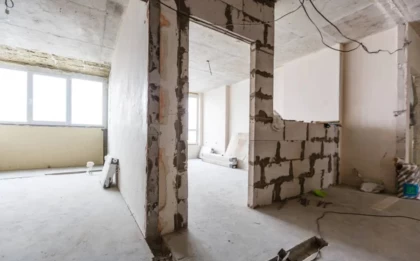 "Миллиондап ақша алған": Алматыда 40-тан аса адам үйін жөндетемін деп алданып қалды