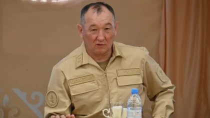 Қорғаныс министрі әскердегі өлім-жітім туралы сұрақ қойылғанда күліп жіберді