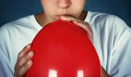 “Көңіл күйі түсіп, аузының маңы қызарады”: Министрлік жасөспірімдер арасында тараған қауіпті әдетке байланысты ата-аналарға ескерту жасады