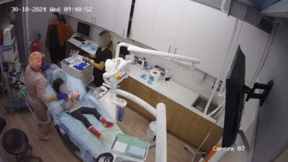 "18 тісін де бір күнде емдемек болды: Астанадағы стоматологияда қаза тапқан үш жасар қыздың ісі сотта қаралып жатыр