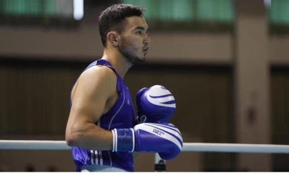 Даулы жекпе-жек: Қарсыласын нокдаунға түсірген қазақ боксшысына жеңісті бермеді