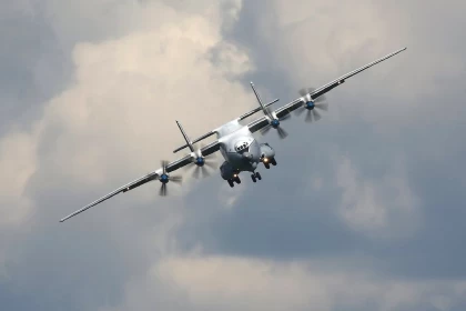 "Бортта жеті адам болған": Ресейде Ан-22 ұшағы құлады