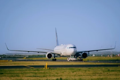 "Сол жақ қозғалтқыштан ақау шыққан": Air Astana-ның тағы бір ұшағынан ақау шығып, Дели әуежайына қонуға мәжбүр болды