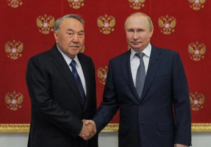 "Не қылған сүмеңдеген жүріс": Депутат Нұрсұлтан Назарбаевқа елден шығуға тыйым салуды ұсынды