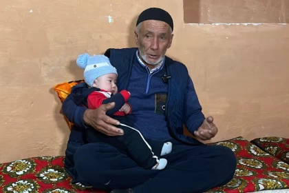 "Мұндай жаста ұл сүю мүлде бөлек сезім”: 70 жастағы ақсақал жеті қыздан кейін ұлды болды