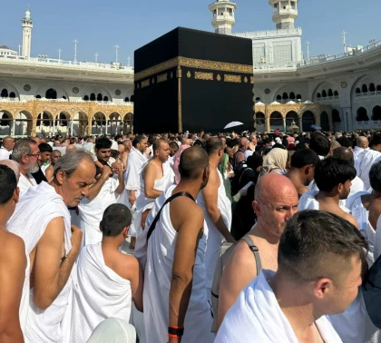 Сауд Арабиясы 15 жасқа толмаған балалардың Қағбаға келуіне тыйым салды