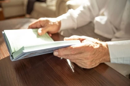 Ең қарт адам 142 жасында өмірден өтті