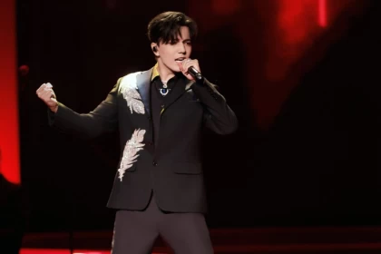 "Eminem-нен де асып түсті": Димаш Құдайберген қытайлық тыңдармандарын таңғалдырды