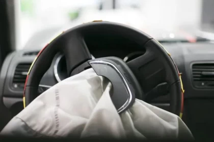 Қытайда өндірілген қауіпсіздік жастықшалары АҚШ-та сегіз адамның өмірін қиды және әлі де өлім қаупін төндіріп отыр