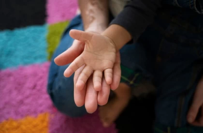 Анасы жылу батареясына байлап ұрған: Жетісу облысында зардап шеккен бала мен оның бауыры балалар мекемесіне орналастырылды