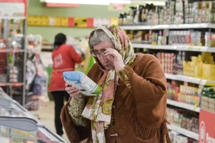 Қазақстандықтардың табысы артса да, тұрмыс деңгейі төмендеп жатыр: Азық-түлікке кететін шығынның үлесі 57% жетті