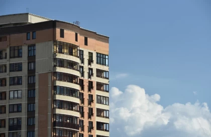 "Жалақысы 180 мың теңге": Депутат Қазақстанда мемлекеттік қызметкерлерге жеңілдетілген ипотека енгізуді ұсынды