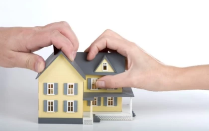 Алматыда мыңдаған тұрғын құрылыс компанияларының арасындағы даудың кесірінен пәтерлерін ала алмай жүр