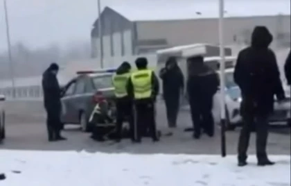 Шымкентте тағы бір әйелді танысы пышақтап кетті: Күдіктіні ұстау үшін полиция қару қолданды