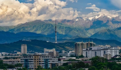 "Кезек күту мәдениеті жоқ, әркім өз басын ойлайды": Қазақстанда тұрған шетелдіктер ел туралы әсерлерін бөлісті