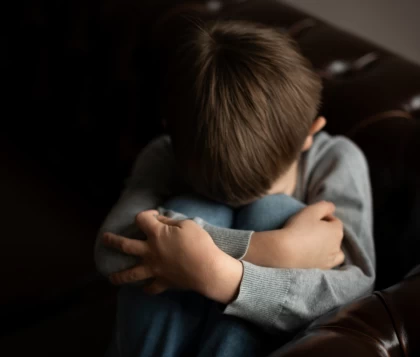 Жамбыл облысында әйел өз баласын ұрғанын видеоға түсіріп, бұрынғы күйеуіне жіберген (видео)