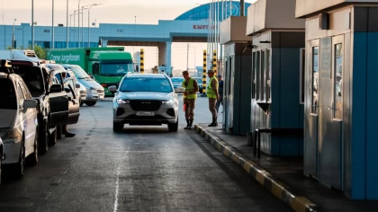"Шекарадағы ұзын-сонар кезек": Қазақстан неліктен Қырғызстан шекарасында тексеріс жүріп жатқанын түсіндірді