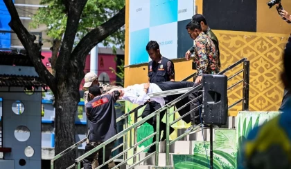 Алкоголь ішіп, некесіз жыныстық қатынасқа түскен жұпқа көпшілік алдында 140 рет дүре соғылды