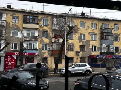 "Арықтар қоқысқа толып, үйлер қирап тұр": Қазақстандық әйел Талдықорған басшыларын біліксіз деп сынға алды