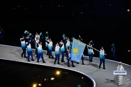 Қысқы Олимпиада ойындарының ашылу салтанатында қазақстандықтар туымызды көтеріп шықты