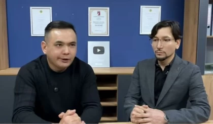 Әріптесін соққыға жыққан әнші Мұқасан Шахзадаевқа қатысты қылмыстық іс екі айға созылды