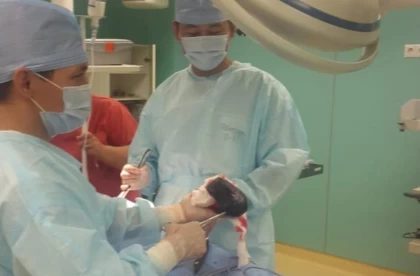 "5 жыл бойы жиналған": Алматыда дәрігерлер 25 жастағы әйелдің асқазанынан бір бума шаш алып шықты