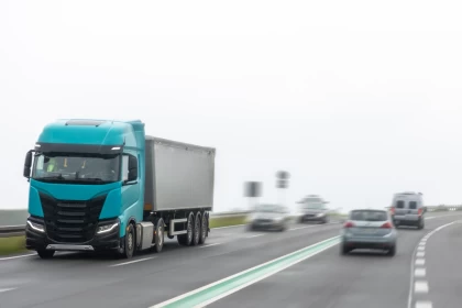 Тоқаев автокөлік тасымалын дамыту үшін жол сапасы мен қауіпсіздігін реттеу керегін айтты