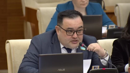 "Қазақ тілі – сіңірі шыққан кедейлердің тілі": Депутат көпшіліктің ашуын тудырған жазбасына қатысты пікір білдірді