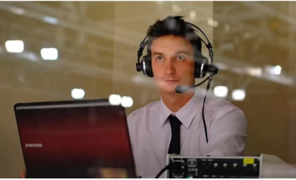 Ресейлік комментатор қазақстандық жас хоккейшілерді қорлағаны үшін жауапқа тартылды