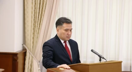 Жаңа Еңбек министрі Қазақстан халқына ант беру кезінде қобалжып, сөзінен жаңылды (видео)