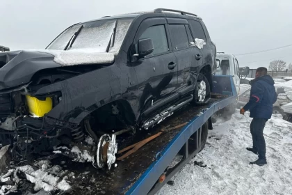 Қазақстандық ер адам қымбат көлігін жуу орталығына апарып, кейін соғылғанын білген