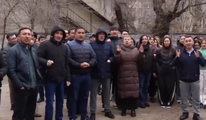 Қазақстанда шетелден әкелінген телефондар бұғатталып жатыр: Сатушылар Үкіметтен араша сұрады