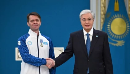 “Ерекше толқып жүрмін”: Михаилдің әкесі ұлының жетістігіне қуанып, көзіне жас алды